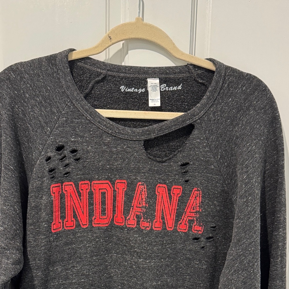 INDIANA UNIVERSITY Sweatshirt - Picture 2 of 6